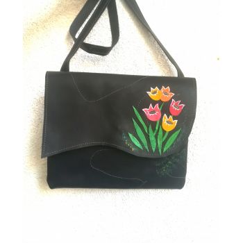 Borseta neagra handmade din piele naturala, cu lalele