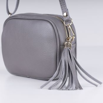 Geanta crossbody gri din piele naturala, cu ciucure din piele de firma originala