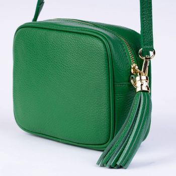 Geanta crossbody verde din piele naturala, cu ciucure din piele Geanta crossbody verde din piele naturala, cu ciucure din piele