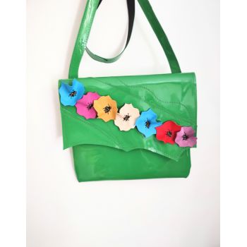 Geanta handmade , din piele naturala lacuita , cu maci colorati