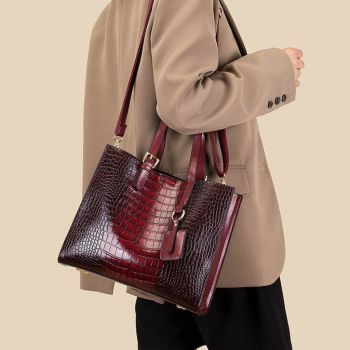 Geantă burgundy piele eco cu imprimeu croco Zaira