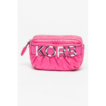 Geanta crossbody cu aplicatie logo metalica