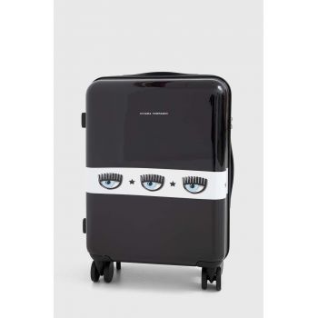 Chiara Ferragni valiza culoarea negru