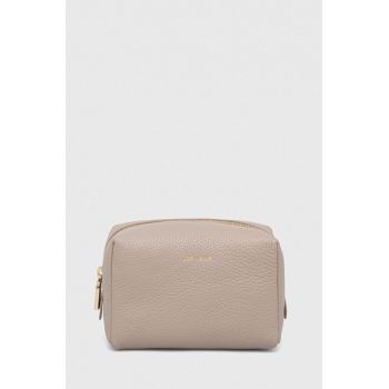 Coccinelle punga cosmetice culoarea bej