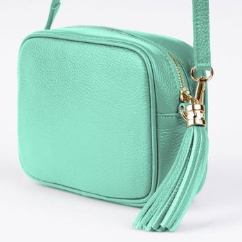 Geanta crossbody verde menta din piele naturala, cu ciucure din piele