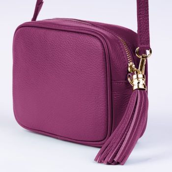 Geanta crossbody magenta din piele naturala, cu ciucure din piele ieftina