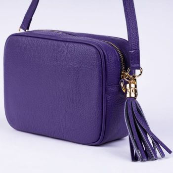 Geanta crossbody mov din piele naturala, cu ciucure din piele Geanta crossbody mov din piele naturala, cu ciucure din piele