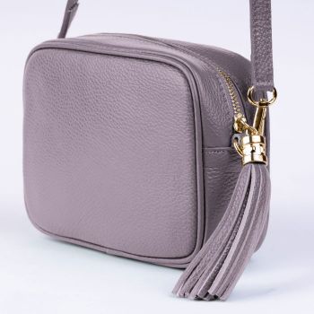 Geanta crossbody mov lavanda deschis din piele naturala, cu ciucure din piele