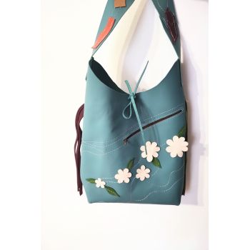 Geanta sac ,din piele naturala bleu prafuit ,cu margarete