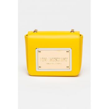 Geanta crossbody cu clapa si logo metalic