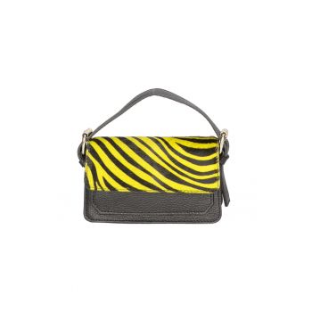 Geanta crossbody din piele cu segment din piele cu par scurt