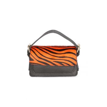 Geanta crossbody din piele cu segment din piele cu par scurt