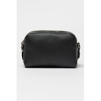Geanta crossbody de piele ecologica cu bareta logo