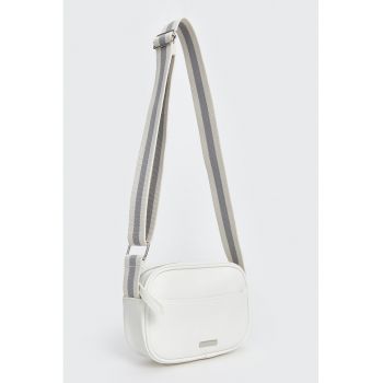 Geanta crossbody din piele ecologica cu bareta ajustabila