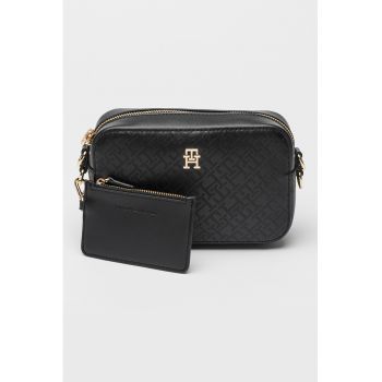 Geanta crossbody de piele ecologica cu model monograma Distinct