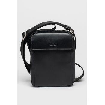 Geanta crossbody din piele ecologica cu bareta ajustabila
