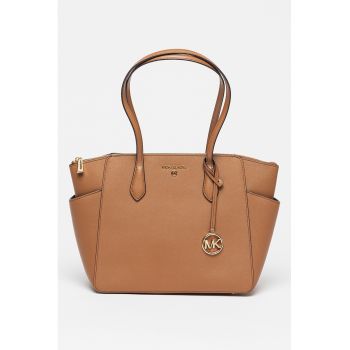 Geanta din piele Saffiano cu bareta de umar si accesoriu logo Marilyn