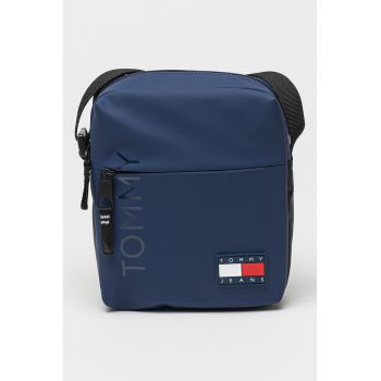 Geanta crossbody cu aplicatie logo