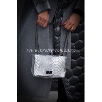 Poseta  argintie de piele cu lantisor