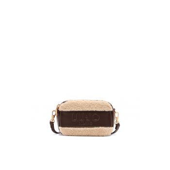 Geanta crossbody cu garnituri de material teddy
