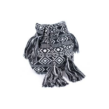 Geanta dama  model Bohemian Rhapsody - neagra - dimensiune unica - cu franjuri si trei compartimente.