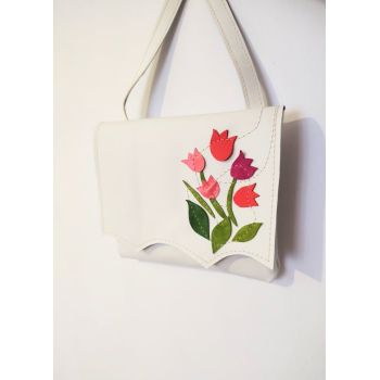 Geanta handmade cu lalele,din piele naturala alb ivoire