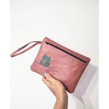 Geanta portfard handmade , din piele naturala roz prafuit , cu bufnita pictata