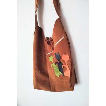 Geanta sac ,din piele naturala camel intoarsa ,cu pisicute