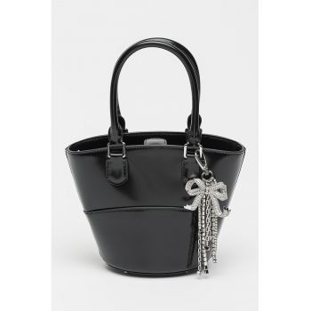 Geanta bucket din piele lacuita si talisman