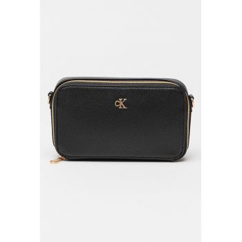Geanta crossbody de piele ecologica cu logo metalic