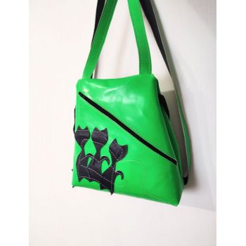 Rucsac din piele naturala verde neon ,cu pisicute