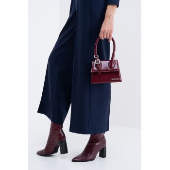 Geanta crossbody din piele lacuita cu logo metalic Chiquito