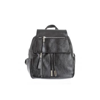 Rucsac negru texturat cu buzunare frontale si accesorii argintii