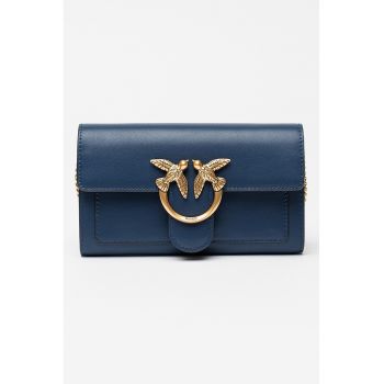 Geanta crossbody de piele cu aplicatie logo metalica Love One Geanta crossbody de piele cu aplicatie logo metalica Love One