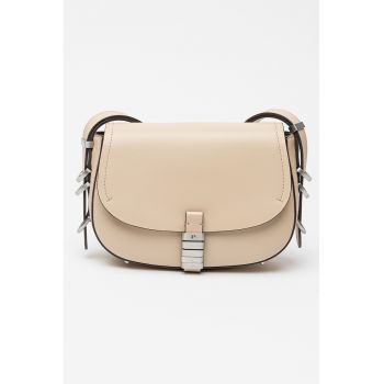 Geanta crossbody de piele cu clapa si detalii metalice Geanta crossbody de piele cu clapa si detalii metalice