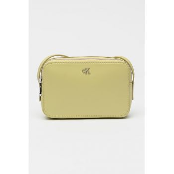 Geanta crossbody de piele ecologica cu bareta ajustabila Geanta crossbody de piele ecologica cu bareta ajustabila