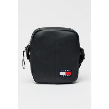 Geanta crossbody din piele ecologica cu bareta din material textil Geanta crossbody din piele ecologica cu bareta din material textil