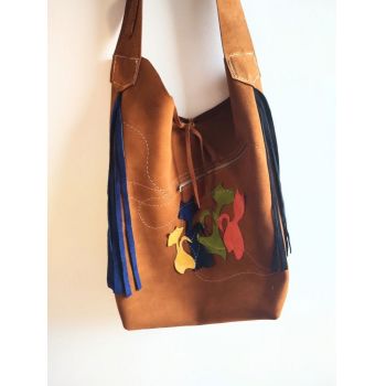 Geanta sac ,din piele naturala camel intoarsa ,cu pisicute