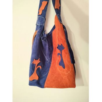 Geanta sac ,din piele naturala  intoarsa albastru electric si caramiziu ,cu pisicute Geanta sac ,din piele naturala  intoarsa albastru electric si caramiziu ,cu pisicute