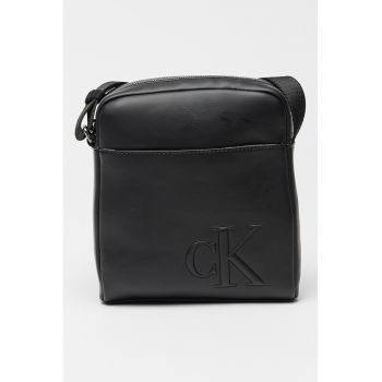 Geanta crossbody cu monograma logo in relief