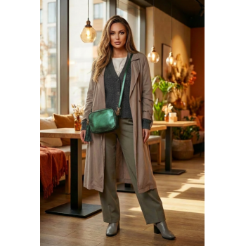 Geanta crossbody  verde inchis metalizat din piele naturala, cu ciucure din piele