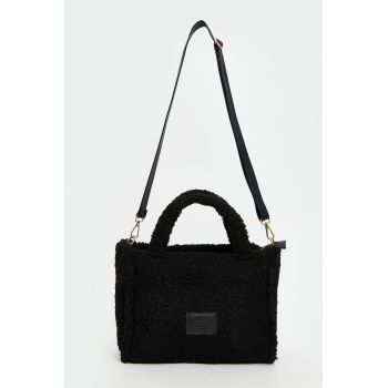 Geanta din material teddy cu bareta de umar