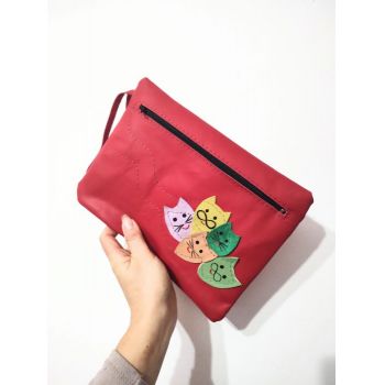 Portfard rosu personalizat ,din piele naturala , cu pisicute vesele