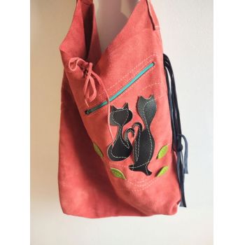 Geanta  rosie din piele naturala intoarsa ,cu pereche de pisicute