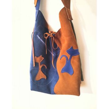 Geanta tip sac ,din piele naturala camel si albastru electric ,cu pisicute