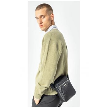 Geanta barbati  listonoszka - poliester - neagra - dimensiuni practice