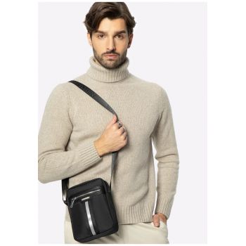 Geanta barbati  listonoszka - poliester - neagra - cu detalii decorative - dimensiuni compacte