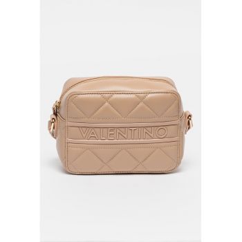 Geanta crossbody de piele ecologica cu logo in relief Ada - Maro camel