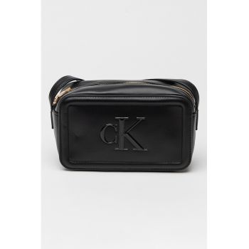 Geanta crossbody de piele ecologica cu logo in relief