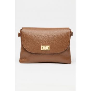 Geanta crossbody din piele cu clapa si bareta detasabila - Maro